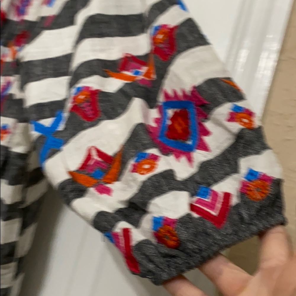 Embroidered tunic - Picture 4 of 10